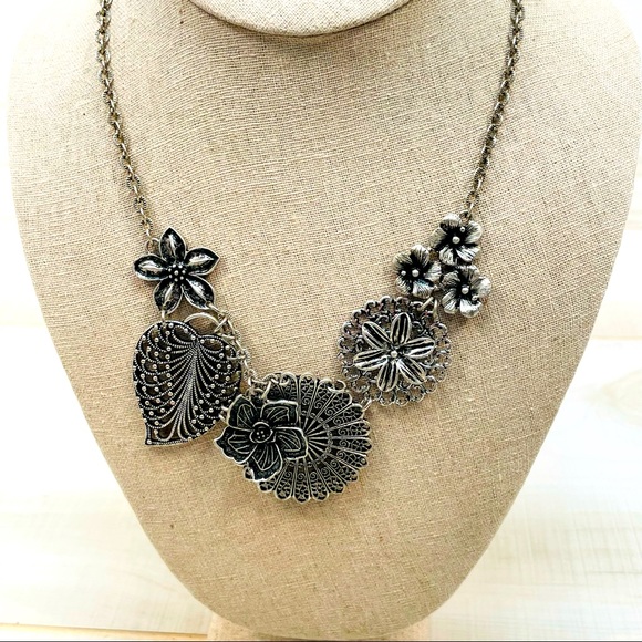 Premier Designs Jewelry - Premier Designs Silver Botanical Flower Floral Statement Necklace
